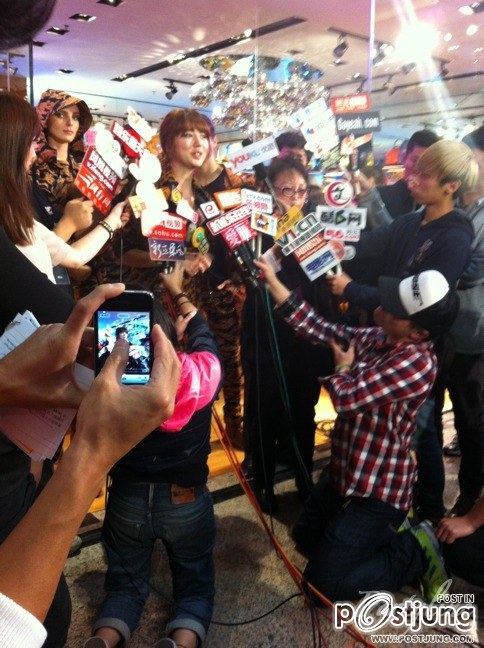 YOON EUN HEY SHE SO HOT IN MCM Hong Kong Time Square Satellite Store