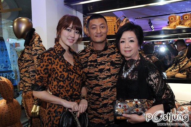 YOON EUN HEY SHE SO HOT IN MCM Hong Kong Time Square Satellite Store