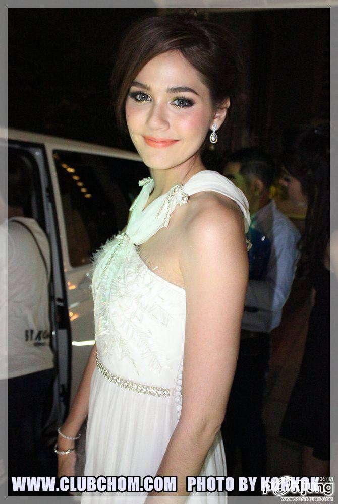 ชมพู่ อารยา รางวัลนักแสดงนำหญิงยอดเยี่ยม คมชัดลึก อวอร์ด 2012