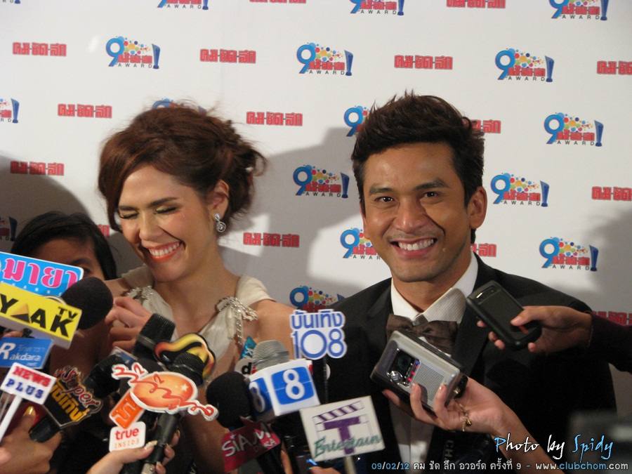 ชมพู่ อารยา สวยสง่าดุจเจ้าหญิงในงานคมชัดลึกอวอร์ด