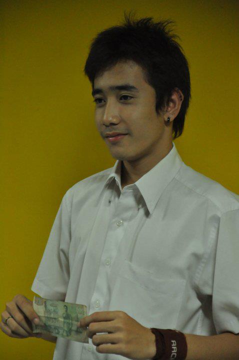 ตุ้ม ถาปัด