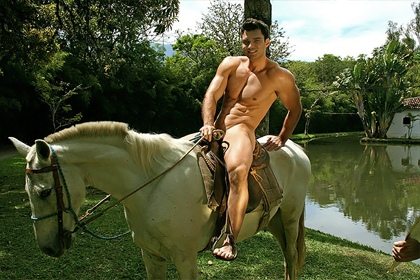 ขี่ม้าเร้วววว Michel Fachinello for G Magazine