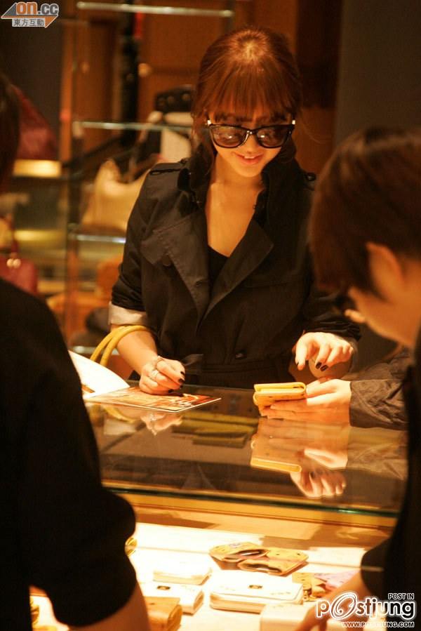 yoon eun hye โดนปาปารัสซี่แอบถ่ายที่ MCM Flagship Store ฮ่องกง