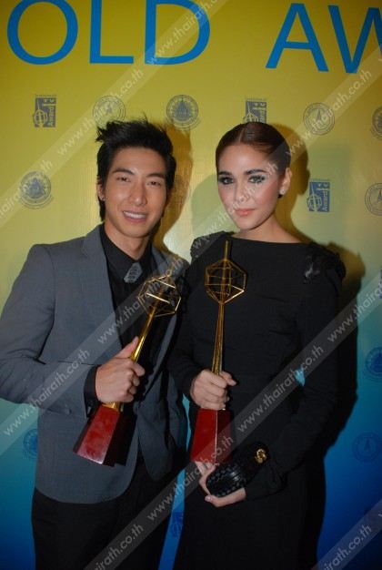 ชมพู่ อารยา รางวัลนักแสดงนำหญิงยอดเยี่ยม โทรทัศน์ทองคำ 2555