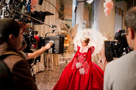 Mirror Mirror จอมโจรสโนไวท์กับราชินีบานฉ่ำ