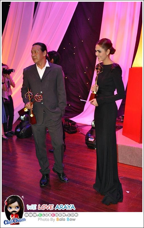 ชมพู่ อารยา กับรางวัลดารานำหญิงดีเด่นโทรทัศน์ทองคำ