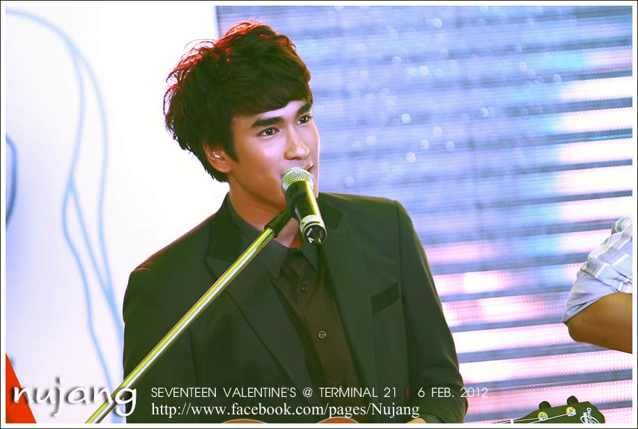 [Pics] ณเดชน์ @  งาน Seventeen Valentine's Party @ Terminal 21 [6-2-12]