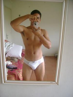 ดึกแล้วนอนกับใคร