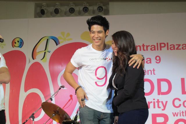 [{PIC] cute ^^ น่ารัก น่าเลิฟ หมาก-พอร์ช จากงาน กอด CHARITY @ Central Plaza Rama 9 เมื่อวานนี้จ้า<<