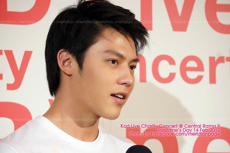 [{PIC] cute ^^ น่ารัก น่าเลิฟ หมาก-พอร์ช จากงาน กอด CHARITY @ Central Plaza Rama 9 เมื่อวานนี้จ้า<<