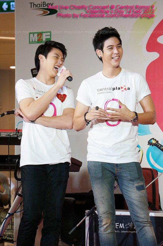 [{PIC] cute ^^ น่ารัก น่าเลิฟ หมาก-พอร์ช จากงาน กอด CHARITY @ Central Plaza Rama 9 เมื่อวานนี้จ้า<<
