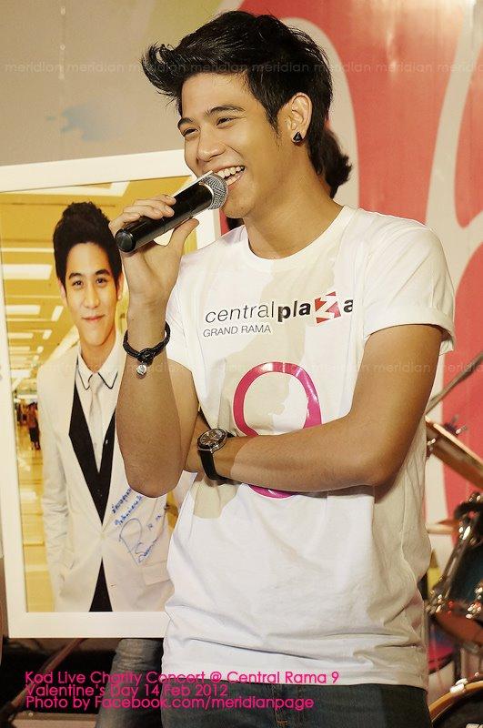 [{PIC] cute ^^ น่ารัก น่าเลิฟ หมาก-พอร์ช จากงาน กอด CHARITY @ Central Plaza Rama 9 เมื่อวานนี้จ้า<<