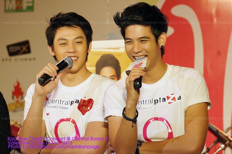 [{PIC] cute ^^ น่ารัก น่าเลิฟ หมาก-พอร์ช จากงาน กอด CHARITY @ Central Plaza Rama 9 เมื่อวานนี้จ้า<<
