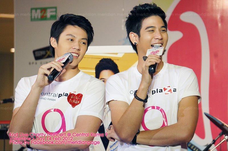 [{PIC] cute ^^ น่ารัก น่าเลิฟ หมาก-พอร์ช จากงาน กอด CHARITY @ Central Plaza Rama 9 เมื่อวานนี้จ้า<<