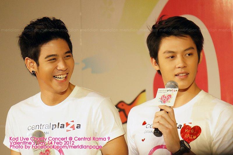 [{PIC] cute ^^ น่ารัก น่าเลิฟ หมาก-พอร์ช จากงาน กอด CHARITY @ Central Plaza Rama 9 เมื่อวานนี้จ้า<<