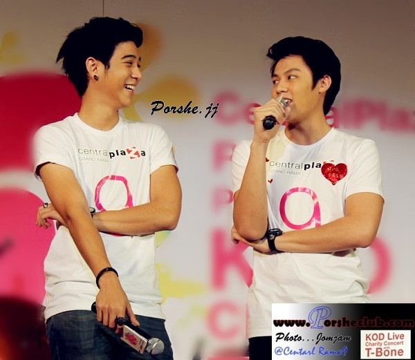 [{PIC] cute ^^ น่ารัก น่าเลิฟ หมาก-พอร์ช จากงาน กอด CHARITY @ Central Plaza Rama 9 เมื่อวานนี้จ้า<<