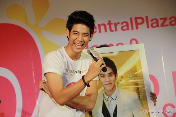 [{PIC] cute ^^ น่ารัก น่าเลิฟ หมาก-พอร์ช จากงาน กอด CHARITY @ Central Plaza Rama 9 เมื่อวานนี้จ้า<<