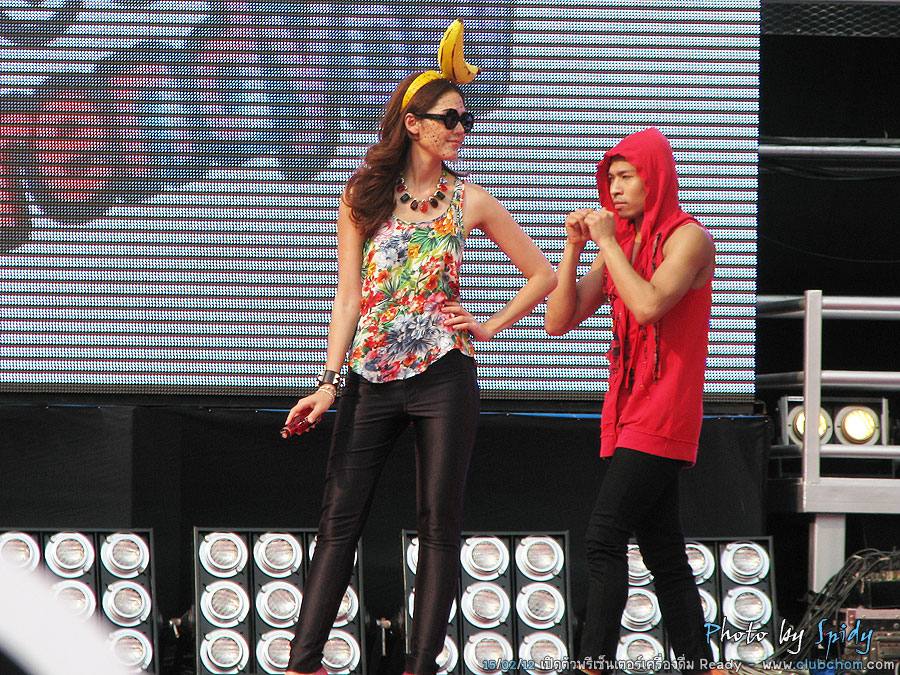 ชมพู่ อารยา กับชุดน่ารักๆ