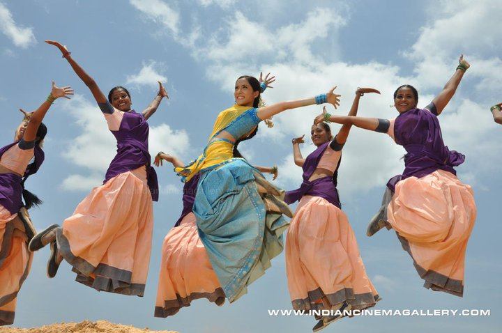 พิ้งค์กี้ สาวิกา