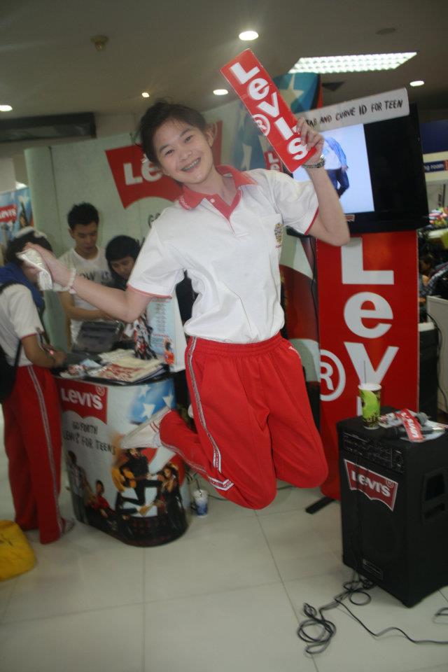 LEVI'S JUMPING เทรนด์ถ่ายภาพมาแรงในยุคนี้