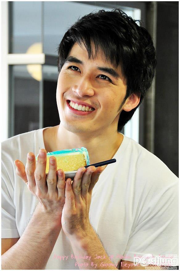 รอยยิ้มละลายใจคนไหน...