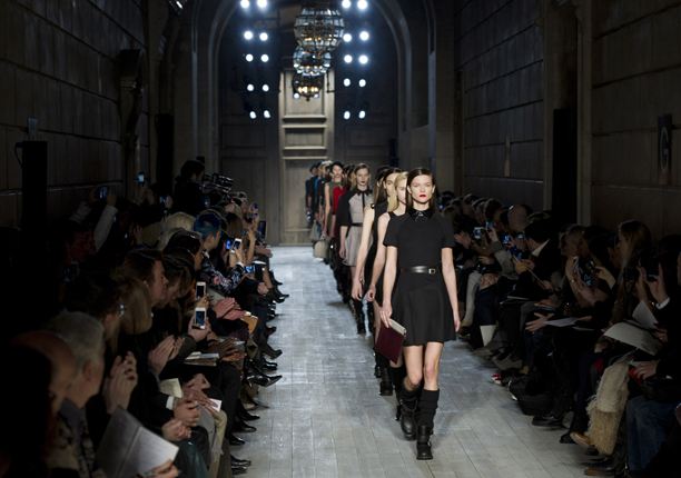 เมื่อ คุนนาย victoria beckham มา New York มาดูเทรนเเฟชั่น ของหล่อนกัน!