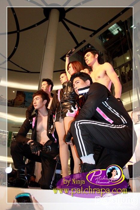 จัดเต็ม!! ประมวลภาพ "อั้ม พัชราภา"สวยเริ่ดเจิดจรัส @ Laemtong Motor Show2012!!