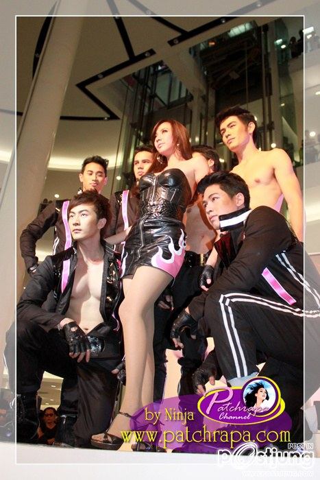 จัดเต็ม!! ประมวลภาพ "อั้ม พัชราภา"สวยเริ่ดเจิดจรัส @ Laemtong Motor Show2012!!