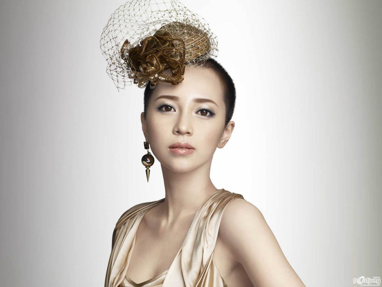 สาวสวยผมสกินเฮด ICONIQ SHISEDO