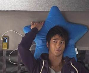 9. Pillow Talk หมอนนอนคุย สำหรับคู่รักช่างจ้อ