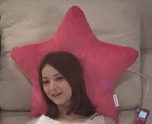 9. Pillow Talk หมอนนอนคุย สำหรับคู่รักช่างจ้อ