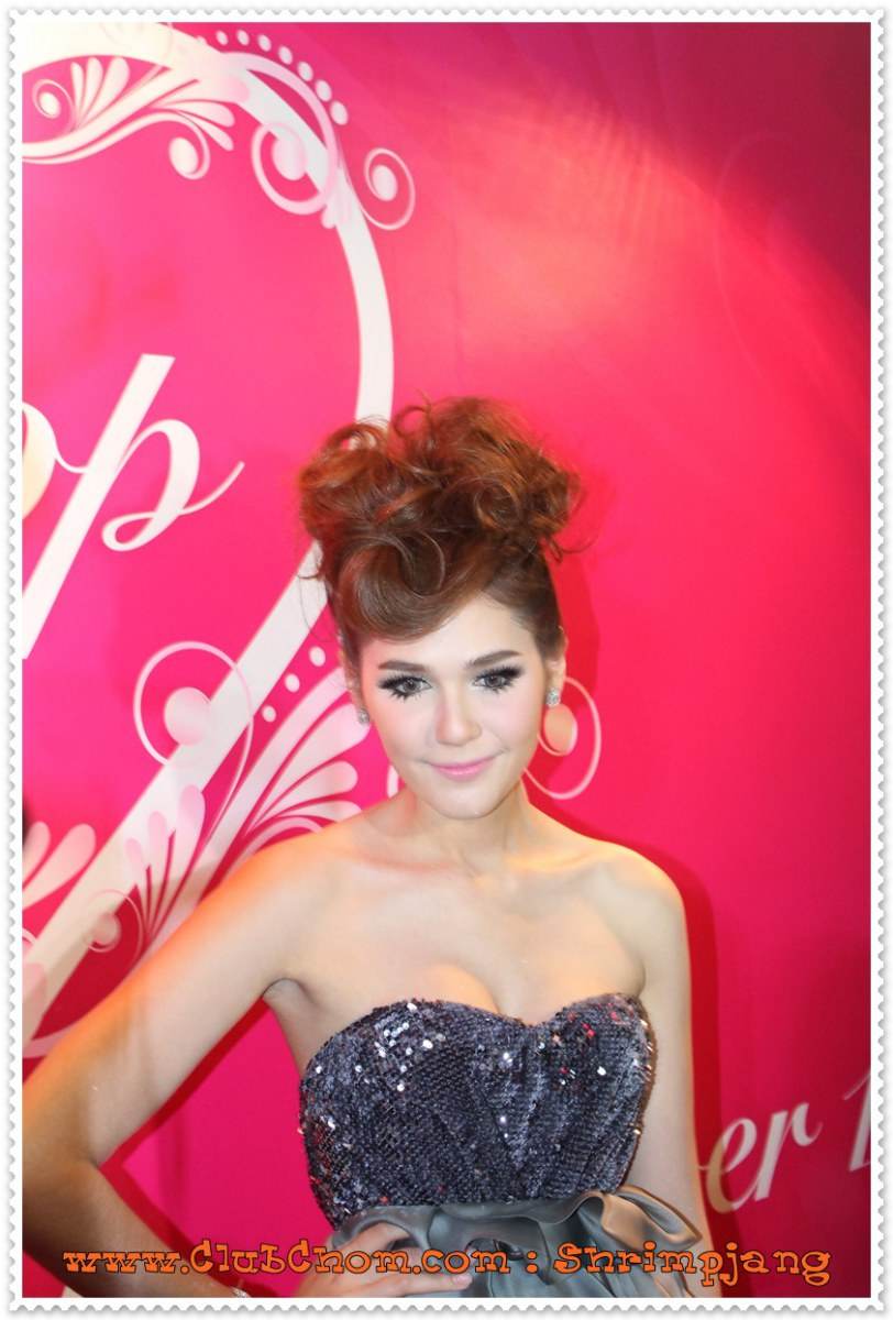 ชมพู่ อารยา ในงานสยามบันเทิง 16 Anniversary Sexy of the year 2012