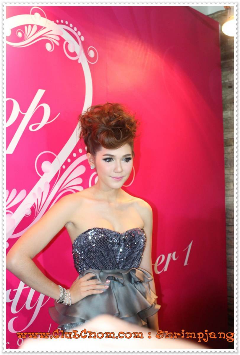 ชมพู่ อารยา ในงานสยามบันเทิง 16 Anniversary Sexy of the year 2012