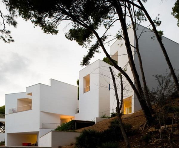 Luxury Summer House of Mediterranean Design Offers Amazing Views from a Rooftop Pool!