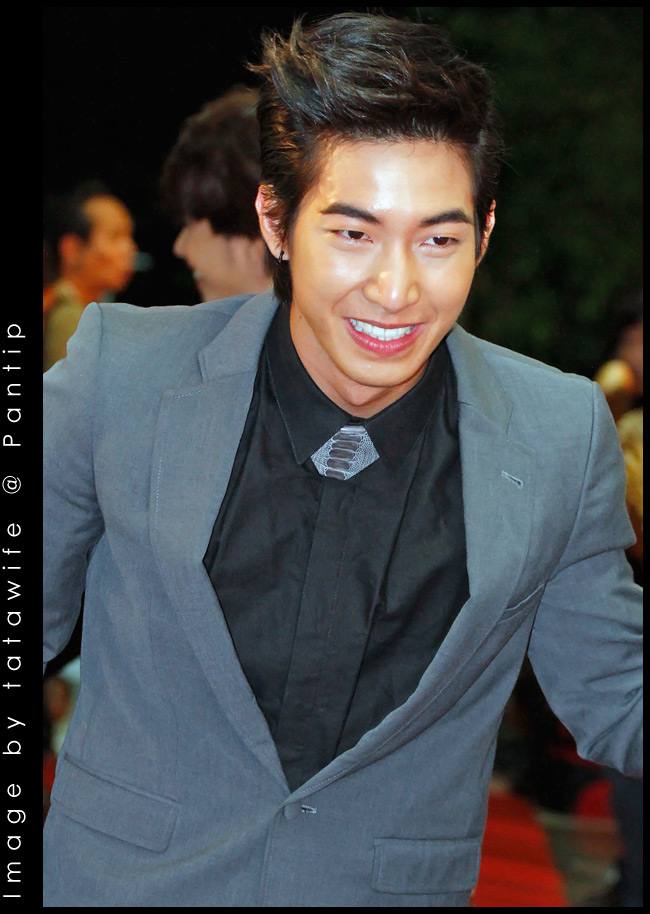 โตโน่ @ งานโทรทัศน์ทองคำ ครั้งที่ 26 ประจำปี 2554