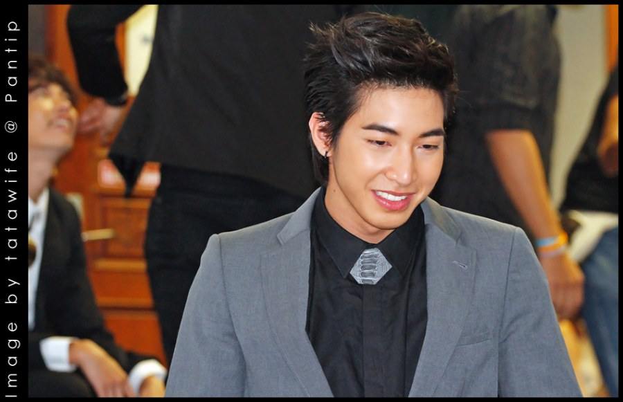 โตโน่ @ งานโทรทัศน์ทองคำ ครั้งที่ 26 ประจำปี 2554