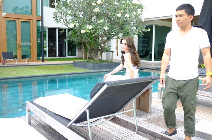 ซาร่า เล็กจ์ เบื้องหลังถ่ายแบบนิตยสารชีวจิต ฉบับ กุมภาพันธ์ 2555