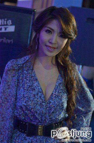 ดาราประชันอึ๋มในงาน Star's Choice Awards 2011ดาราประชันอึ๋มในงาน Star's Choice Awards 2011