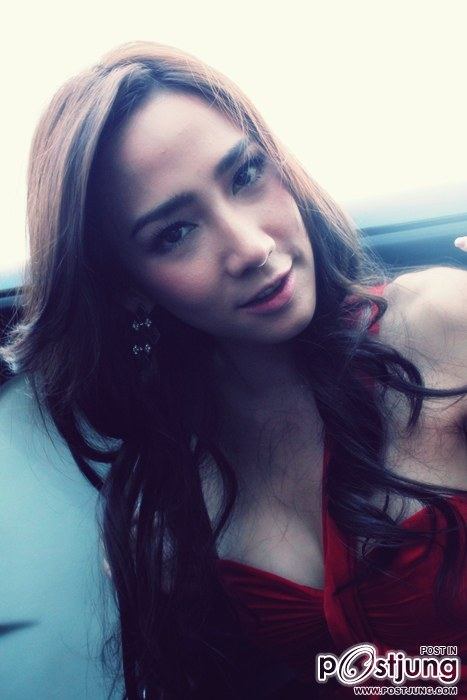 อั้ม พัชราภา เริ่ดๆกับชุดสีเเดง !!