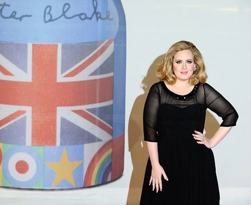 ผลรางวัล Brit Award อเดล ซิวเพียบ - ชูนิ้วกลางบนเวที