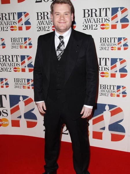 ผลรางวัล Brit Award อเดล ซิวเพียบ - ชูนิ้วกลางบนเวที
