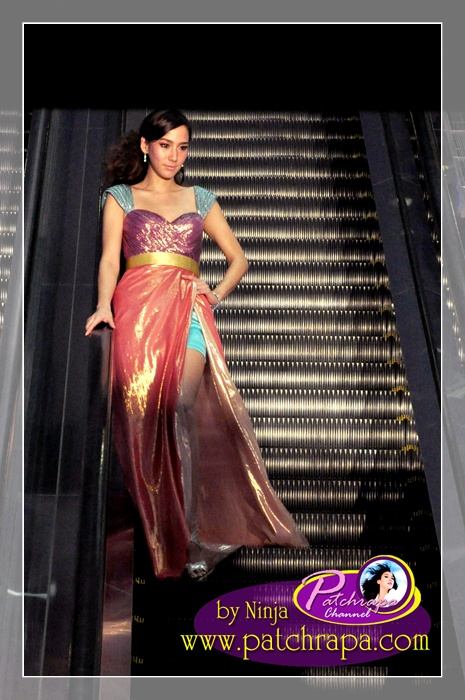 ประมวลภาพ"อั้ม พัชราภา"สวยเริ่ดเจิดจรัส@United Color Terminal 21 Fashion Show!