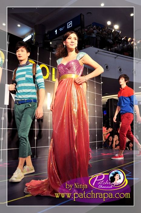 ประมวลภาพ"อั้ม พัชราภา"สวยเริ่ดเจิดจรัส@United Color Terminal 21 Fashion Show!