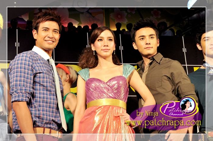 ประมวลภาพ"อั้ม พัชราภา"สวยเริ่ดเจิดจรัส@United Color Terminal 21 Fashion Show!