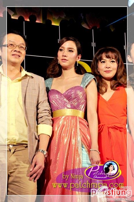 ประมวลภาพ"อั้ม พัชราภา"สวยเริ่ดเจิดจรัส@United Color Terminal 21 Fashion Show!