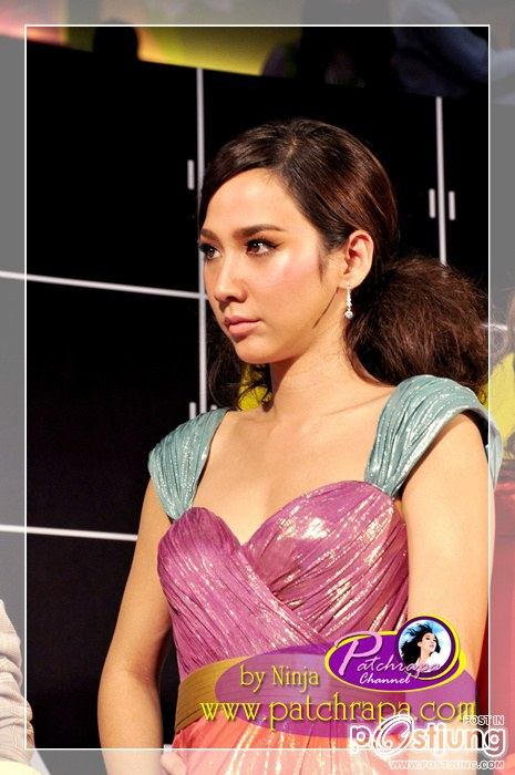 ประมวลภาพ"อั้ม พัชราภา"สวยเริ่ดเจิดจรัส@United Color Terminal 21 Fashion Show!