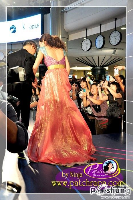 ประมวลภาพ"อั้ม พัชราภา"สวยเริ่ดเจิดจรัส@United Color Terminal 21 Fashion Show!