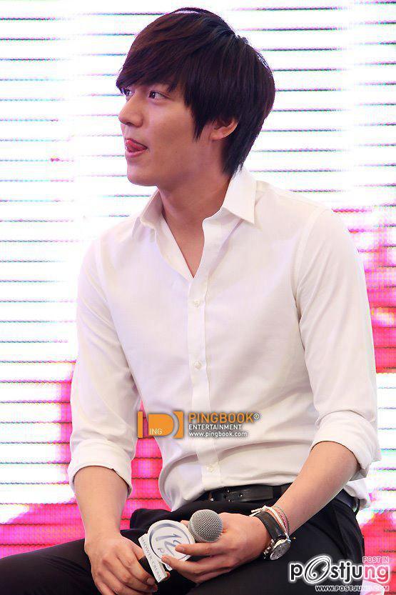 อั้ม พัชราภา@12 plus shower cream korea formula!!