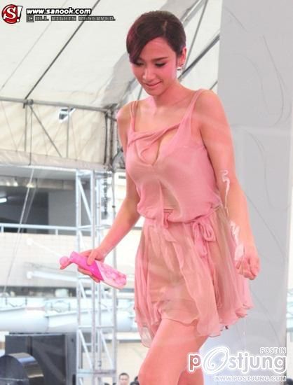 เซ็กซี่ตัวเเม่ "อั้ม พัชราภา"ลงอ่างเปิดตัวครีมอาบน้ำ!!!