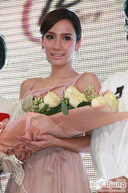 เซ็กซี่ตัวเเม่ "อั้ม พัชราภา"ลงอ่างเปิดตัวครีมอาบน้ำ!!!